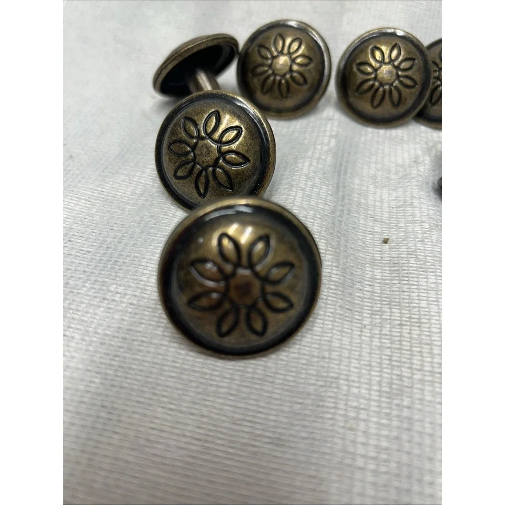 Antique Elegant Daisy Like Floral Pattern 7 Cabinet Drawer Pulls Brass Finish